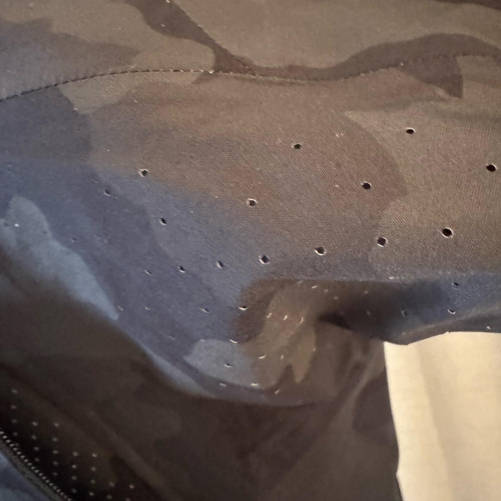 Lululemon Rain Chaser Jacket Heritage 365 Camo Dark Olive - Picture 5 of 10